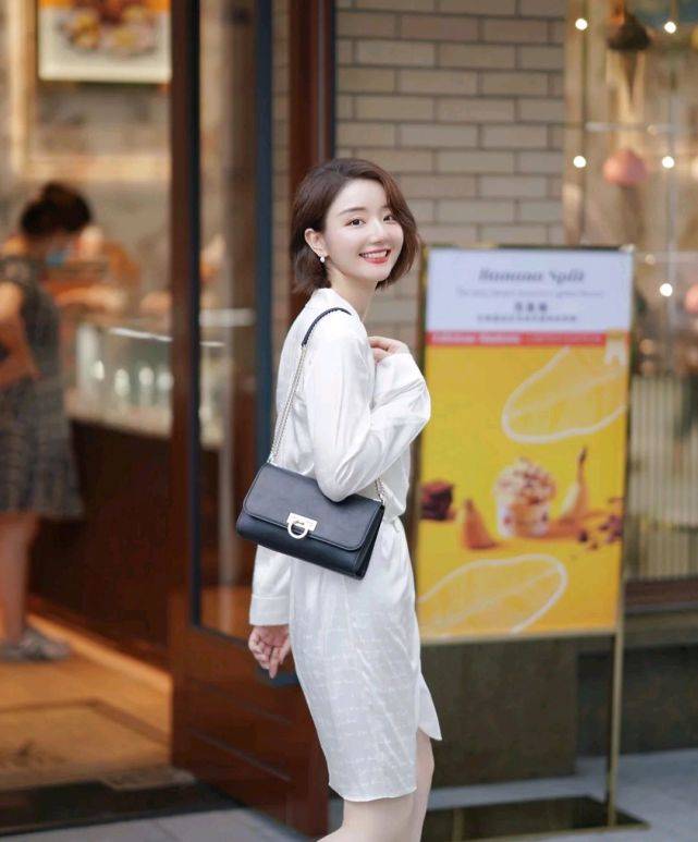服装|只要穿对了，就能轻松成为精致的女人，与年龄无关