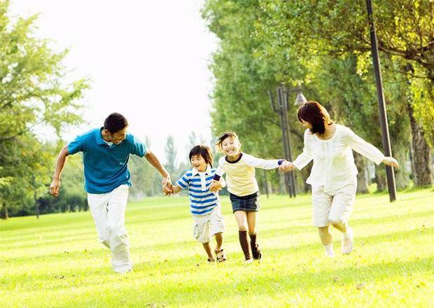 动画片|许多幼儿园，把孩子关在室内看动画片，几乎没有运动课程，怎么办？