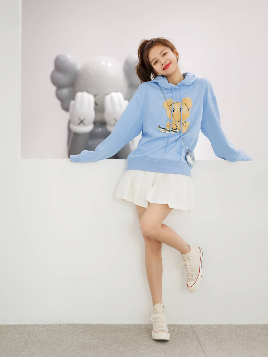 卫衣|气质女人秋天都不会乱穿衣,用卫衣搭配百褶裙俏皮灵动,活泼减龄