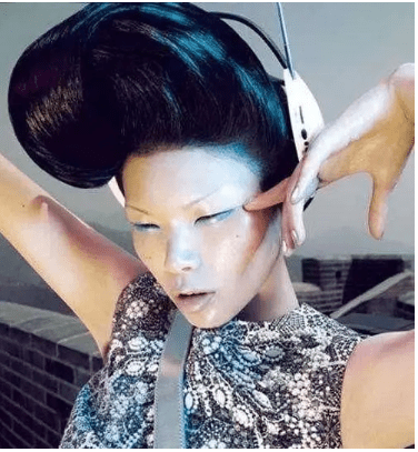 吕燕"毁灭史",一张"丑脸"被骂了40年