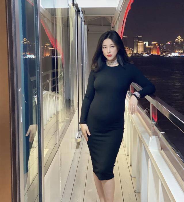 珠宝|朱珠越来越有韵味了，怀孕了还穿紧身裙，相比之前更加撩人