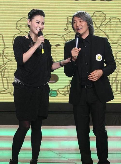 黑色|周星驰变化是真的大，和张柏芝再度同台，两人的颜值气质都不同了