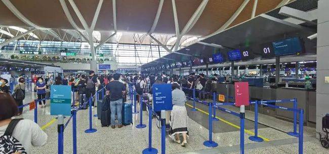 机场飞机引导员 32184c8c41234d69bd14611dcfd3acc9.jpeg