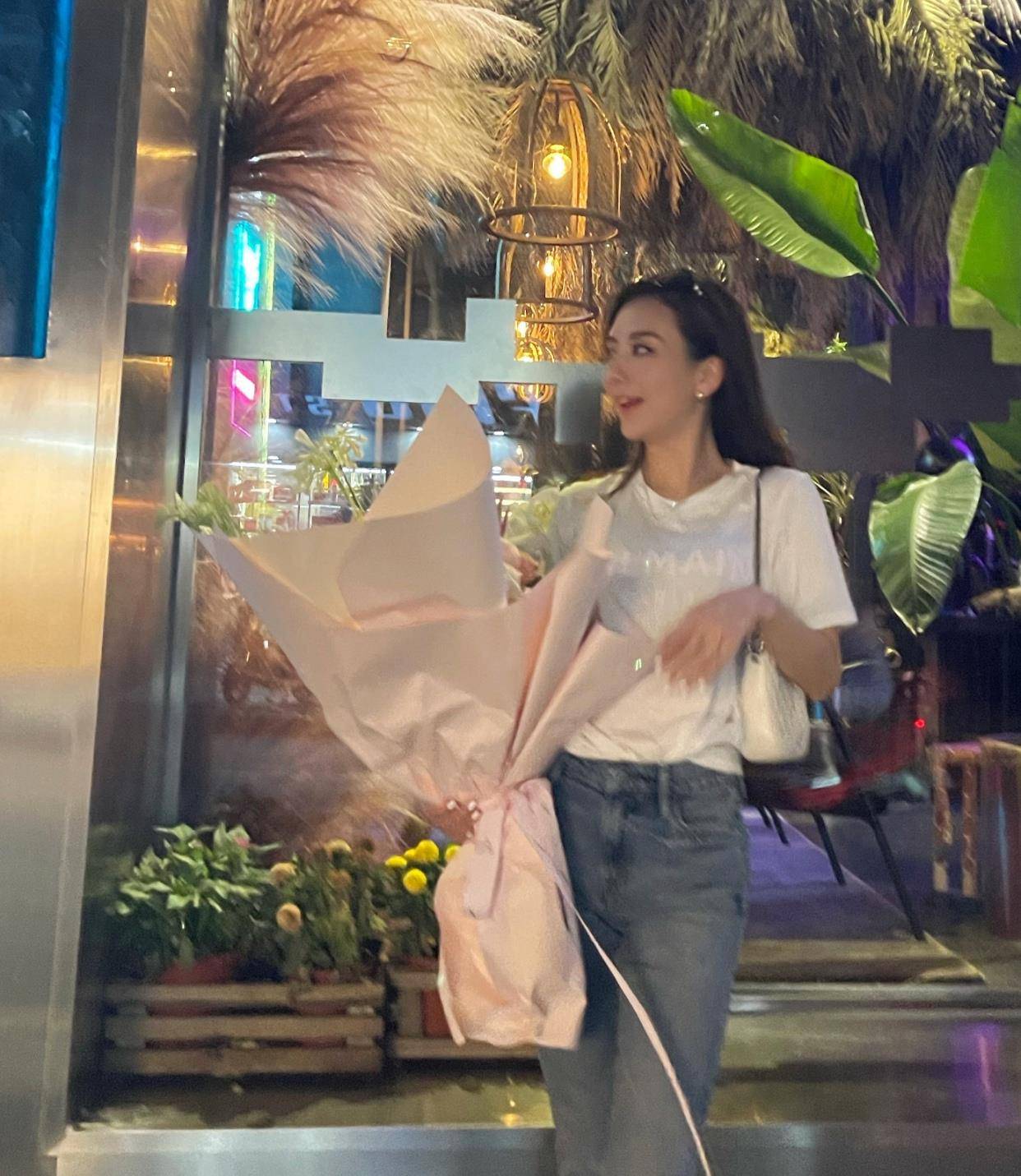 元素|方媛七夕获郭富城送花，镜头前又甜又美，小网红彻底蜕变成天王嫂