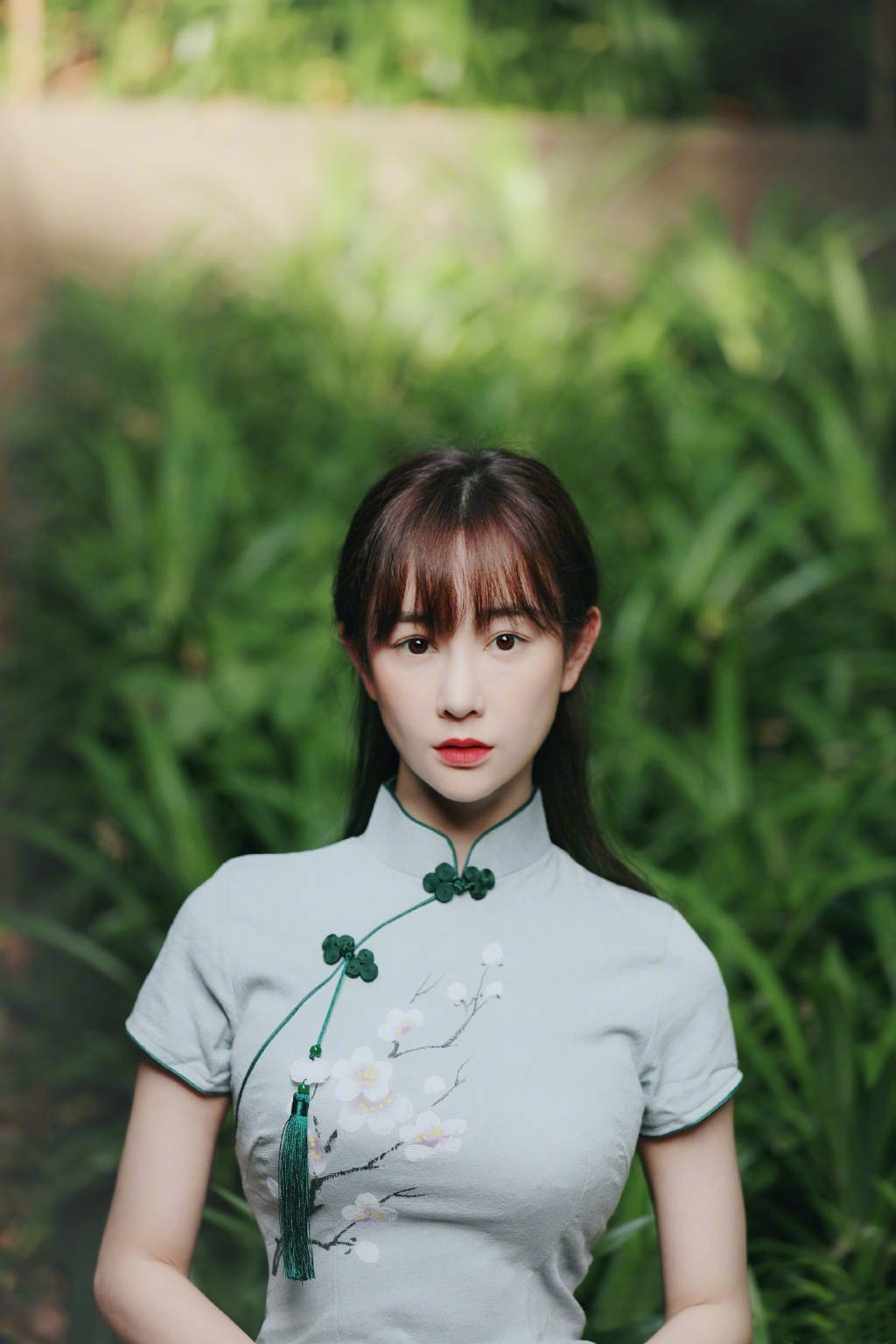 身材|张檬真是“人间白馒头”！穿旗袍秀“多肉”身材，凹凸感太不真实