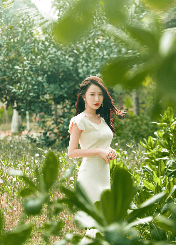 感觉|李念“壕而不囤”，就算穿着满身的金子，感觉也很有高级奢靡味道