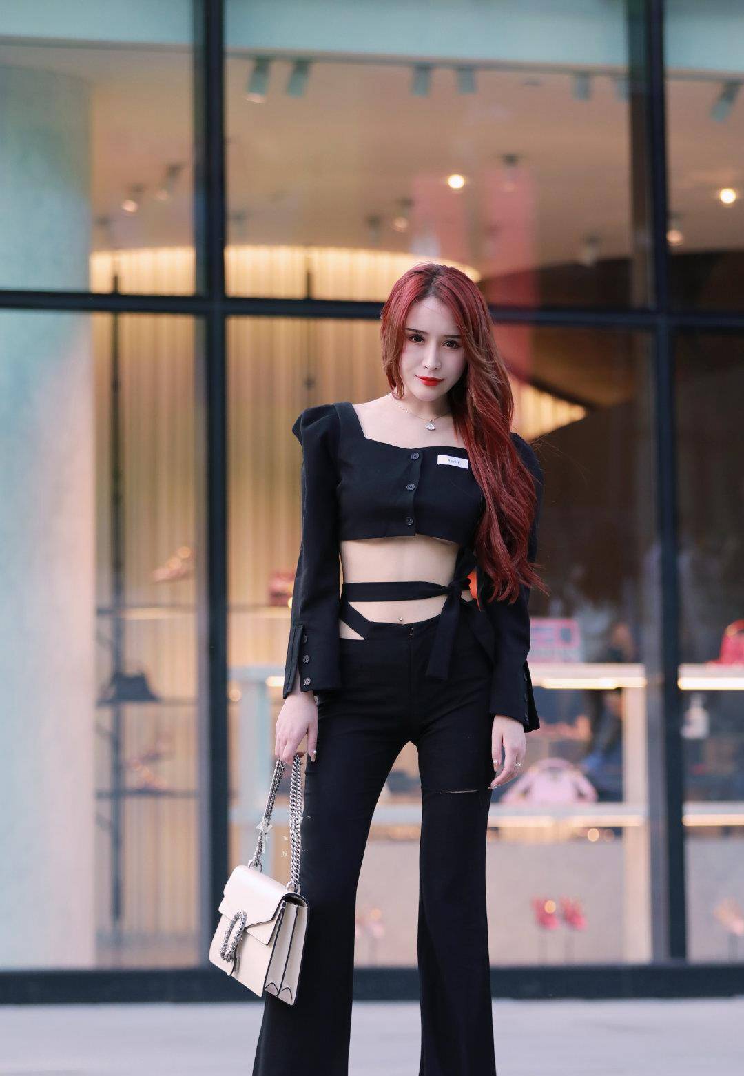 女孩子|长裤穿搭不一定时尚，上衣搭配很重要，大胆的选择 才高挑