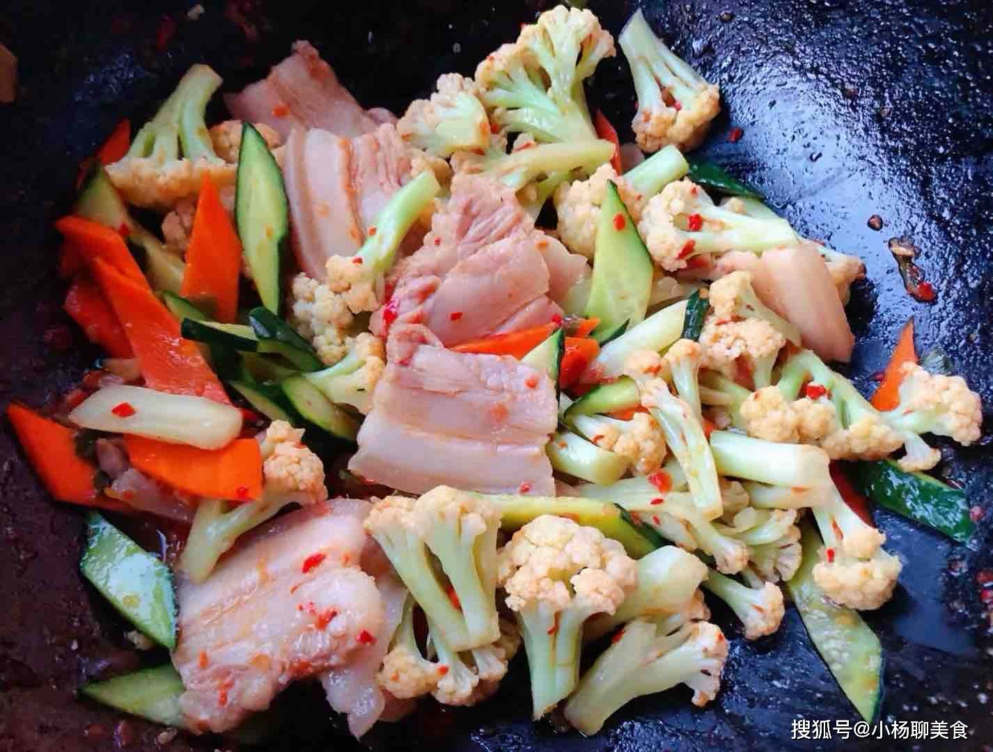 块儿|做干锅花菜,30年大厨告诉你,无需太多调料,大火一炒香脆美味