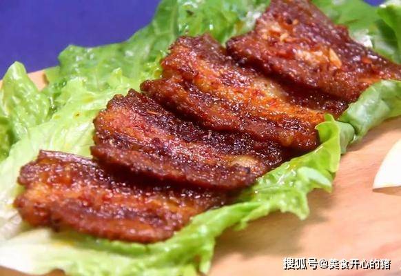 做法|五花肉还有这种吃法，一咬嘎嘣脆，做法简单，一次2斤不够吃