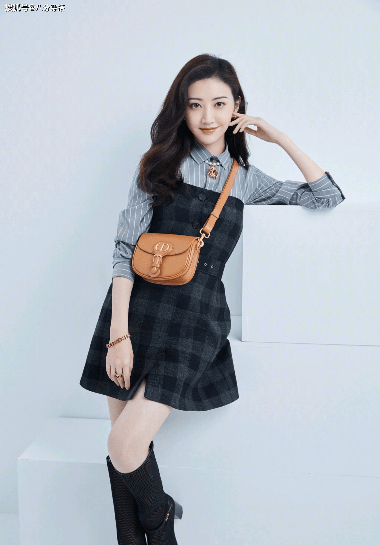 景甜|景甜翻红后打扮更嫩,针织衫配半身裙甜美娇俏,比“司藤”还惊艳