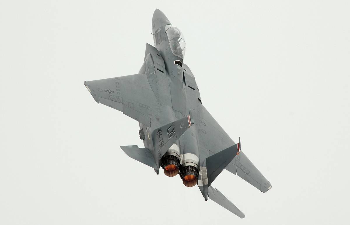 原创f15e攻击鹰有何优势不愧是一流双发重型战斗机其实力很强