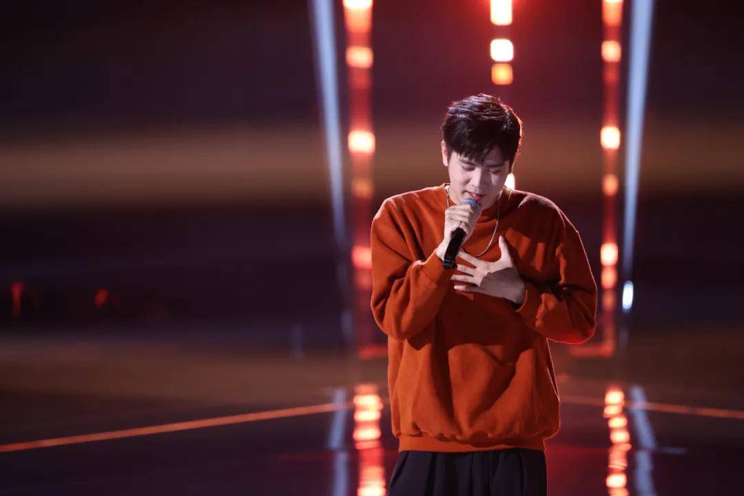 温州这位歌手登上中国好声音李克勤为他转身