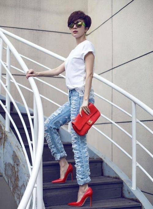 厚底|金巧巧的时尚真让人难懂，穿破洞裤配双恨天高