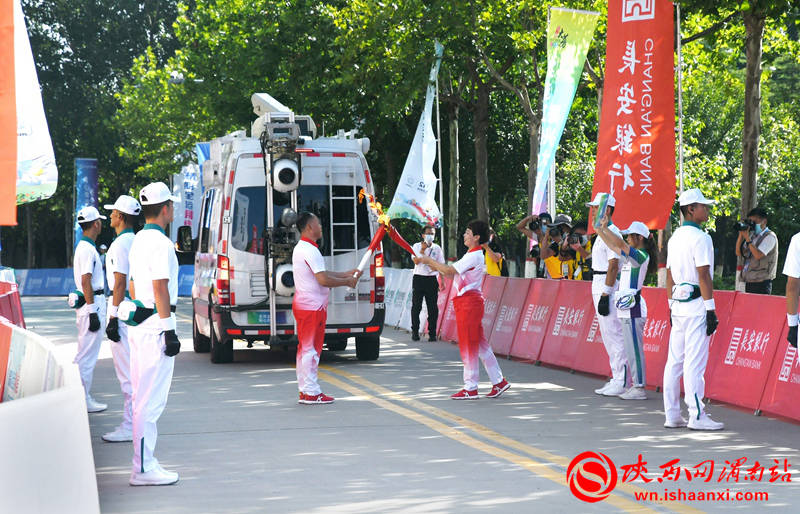 十四运会火炬传递图片 c85982154bf7493db90b7122f2cafe82.jpeg
