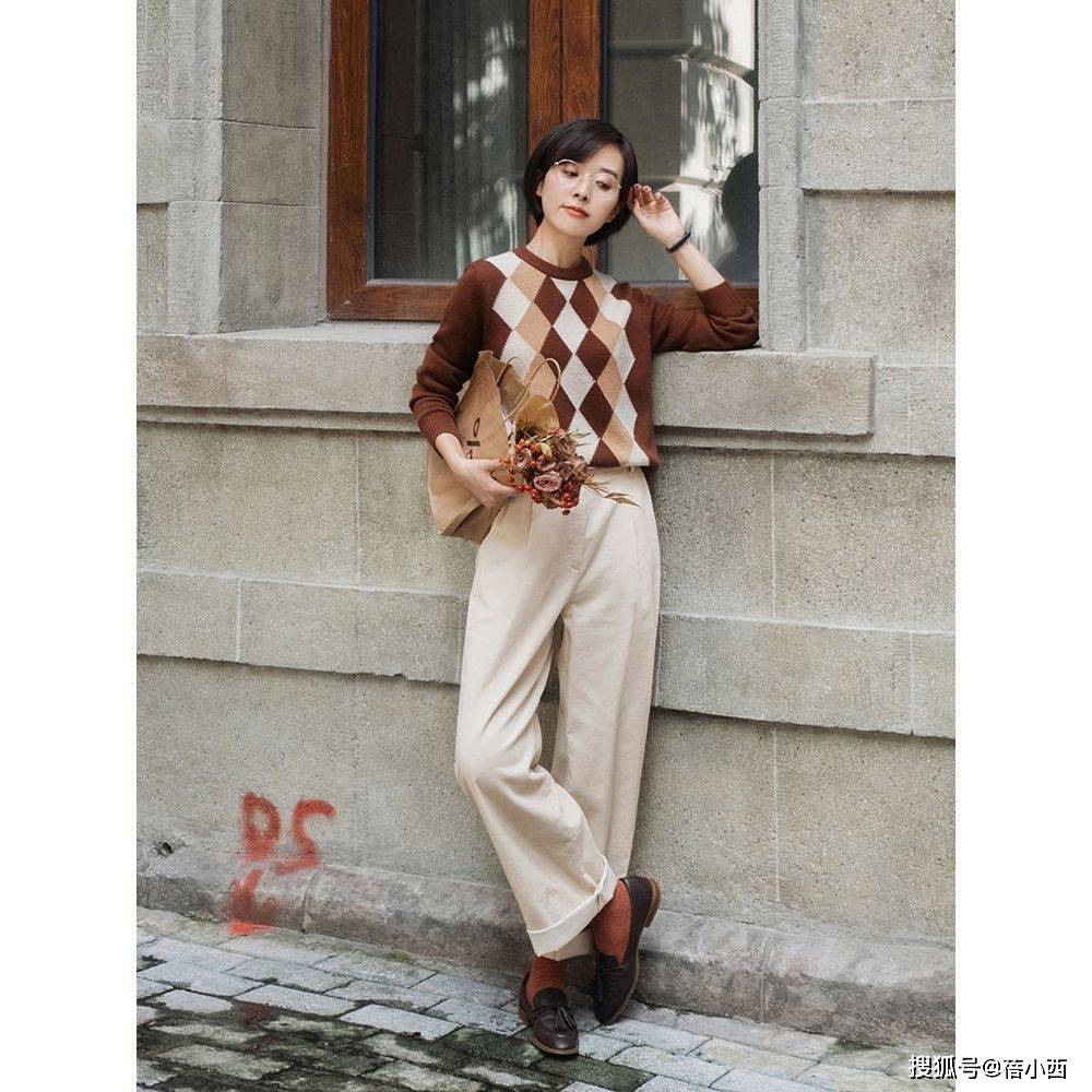 显高|试过了那么多的裤子，还是觉得高腰款式最百搭，显高显瘦还时髦！