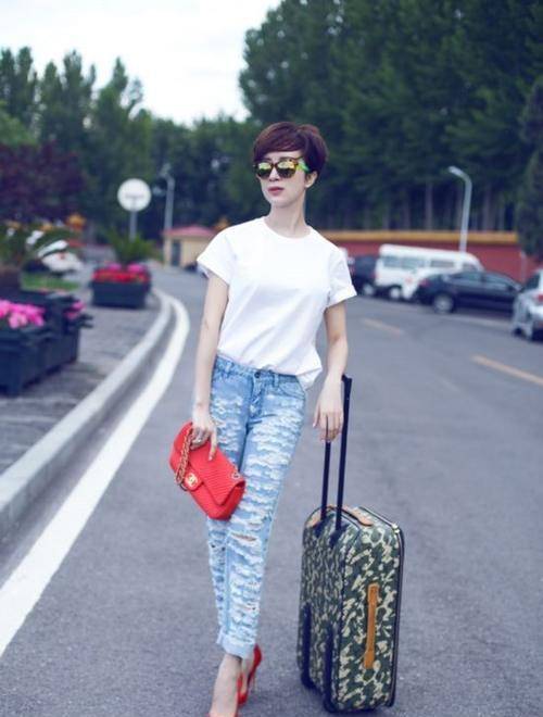 厚底|金巧巧的时尚真让人难懂，穿破洞裤配双恨天高