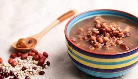 食品|孕妈口渴时除了喝白开水，还可以尝试这四种饮品，对胎宝发育有利