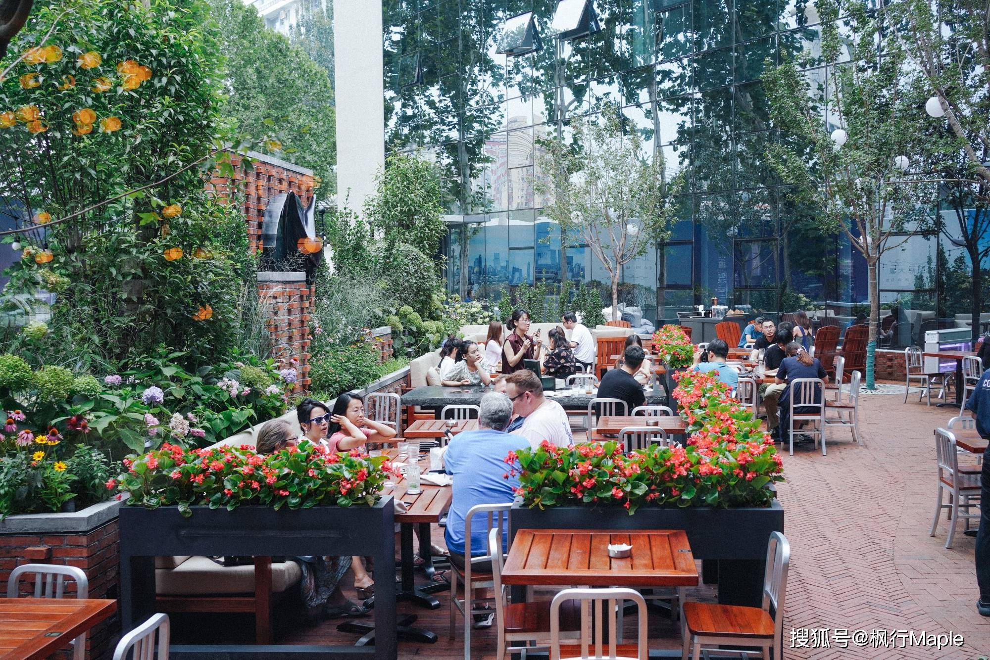 原创火爆上海愚园路的啤酒餐吧登陆北京cbd精酿啤酒比餐食好太多