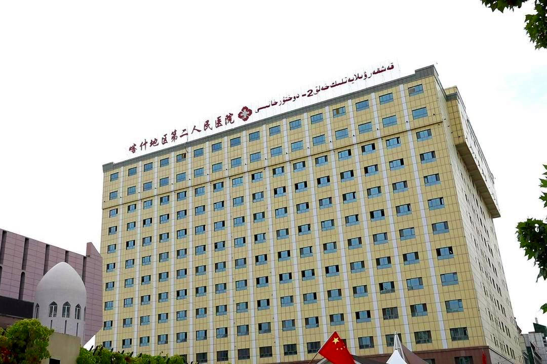 去年疫情期间,作为喀什地区5000多名医护工作者中的一员,夏扎迪古丽被