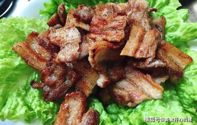 做法|五花肉还有这种吃法，一咬嘎嘣脆，做法简单，一次2斤不够吃
