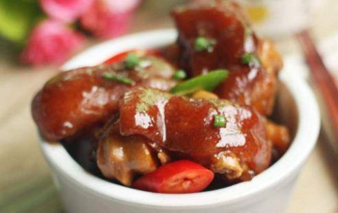 猪脚炖什么适合小孩 14a54751bf0c4ad281adc84f81239476.jpeg