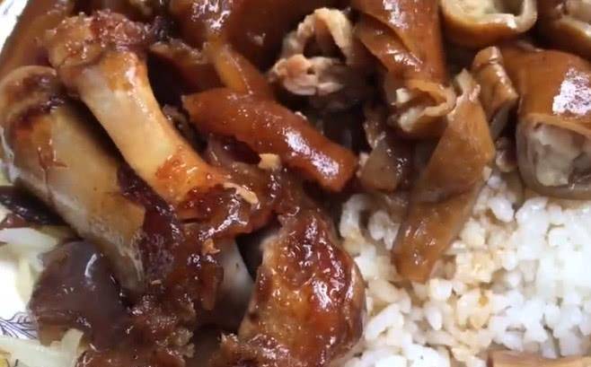 猪脚怎么煮才软烂入味 21e82c47a57c4f0e8bdf89444395fb54.jpeg