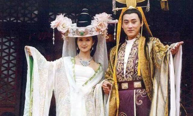 陈乔恩|女星白色古装嫁衣，陈乔恩惊艳宋茜梦幻，杨幂美出新高度