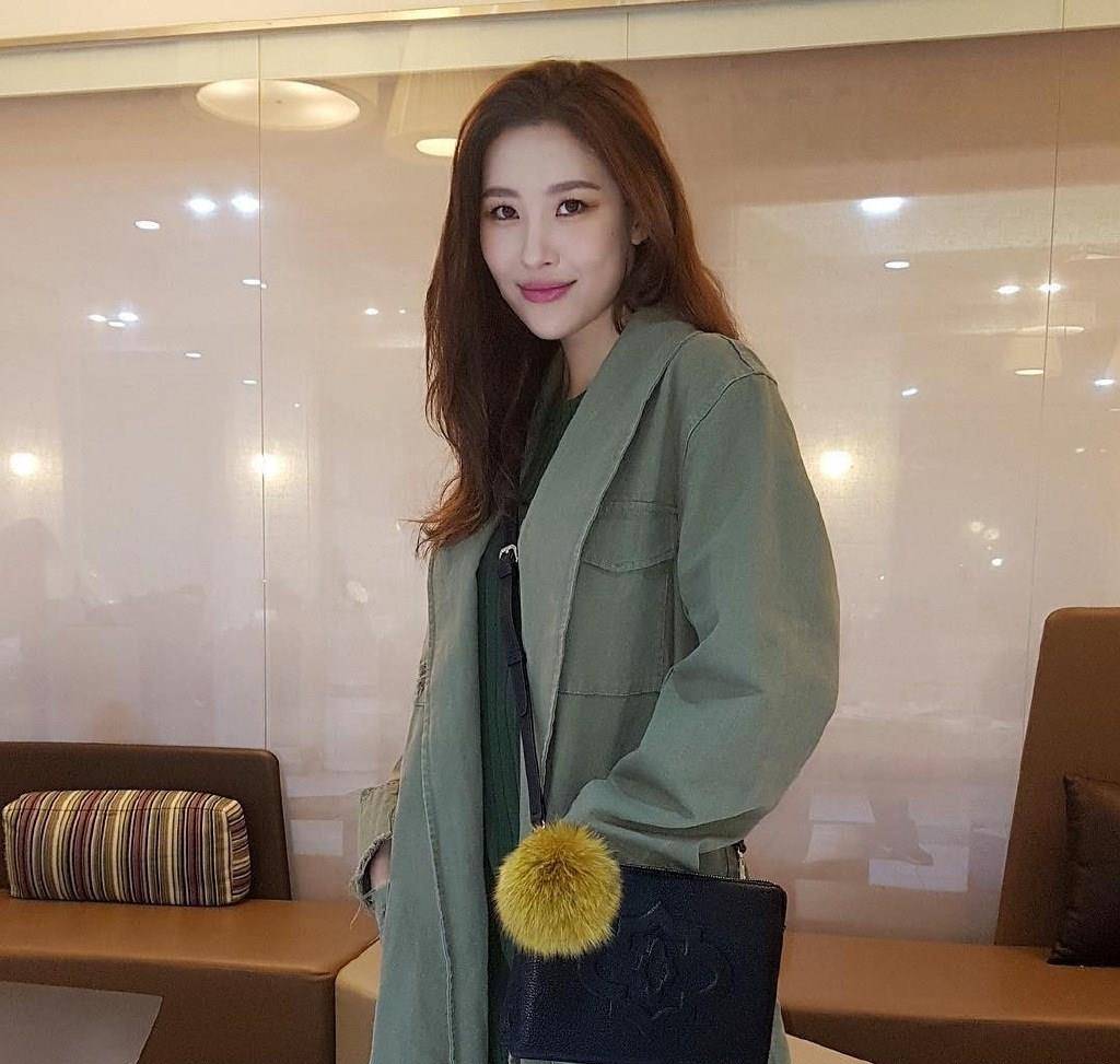 自拍|李宣美私服就是能撩，不仅会穿还会自拍，妥妥韩国最会穿的女艺人