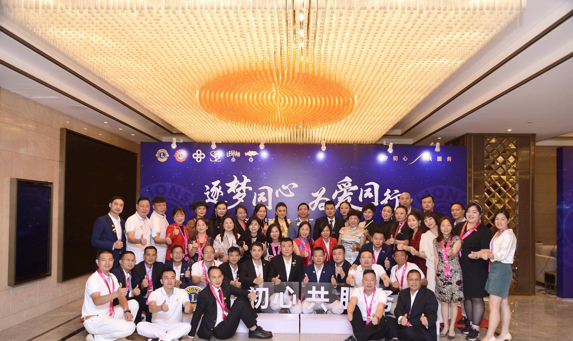 黄一飞香港演员乐捐古玩现场拍卖给深圳狮子会