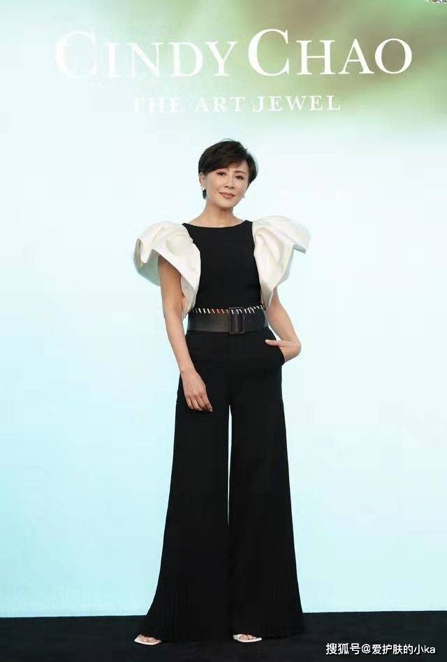 一身|一线明星气势就是足，刘嘉玲一身亮片裙气场十足，55岁保养得真好