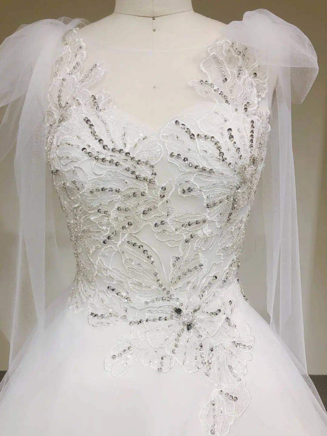 设计|小E优品推荐 | “国色”婚纱礼服，中外设计力量