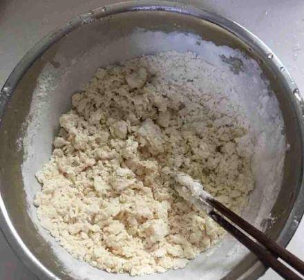 做法|早餐烙饼简单做法，5分钟就能出锅，做出来的饼千丝万缕，酥脆香