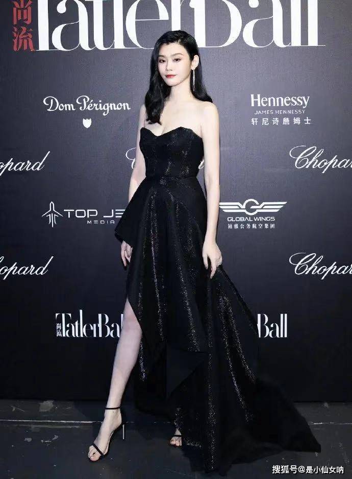 黑色|45岁林心如怀二胎?罕亮相全程抚摸小腹,穿礼服腰身圆润胖得多