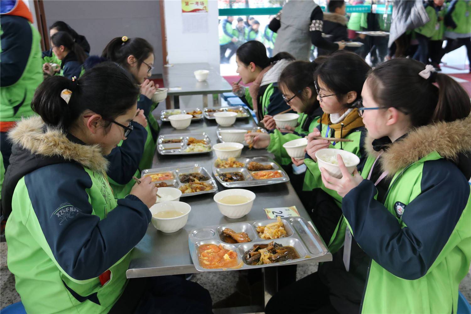 家长|《人民教育》发文：在家吃早餐的孩子学习更好？大数据告诉你真相