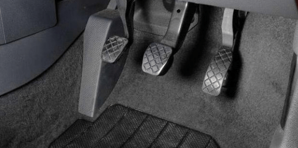 加速踏板和制动踏板脚放在哪里 ad652eb014414d5d885f7f8db5a7af4e.png