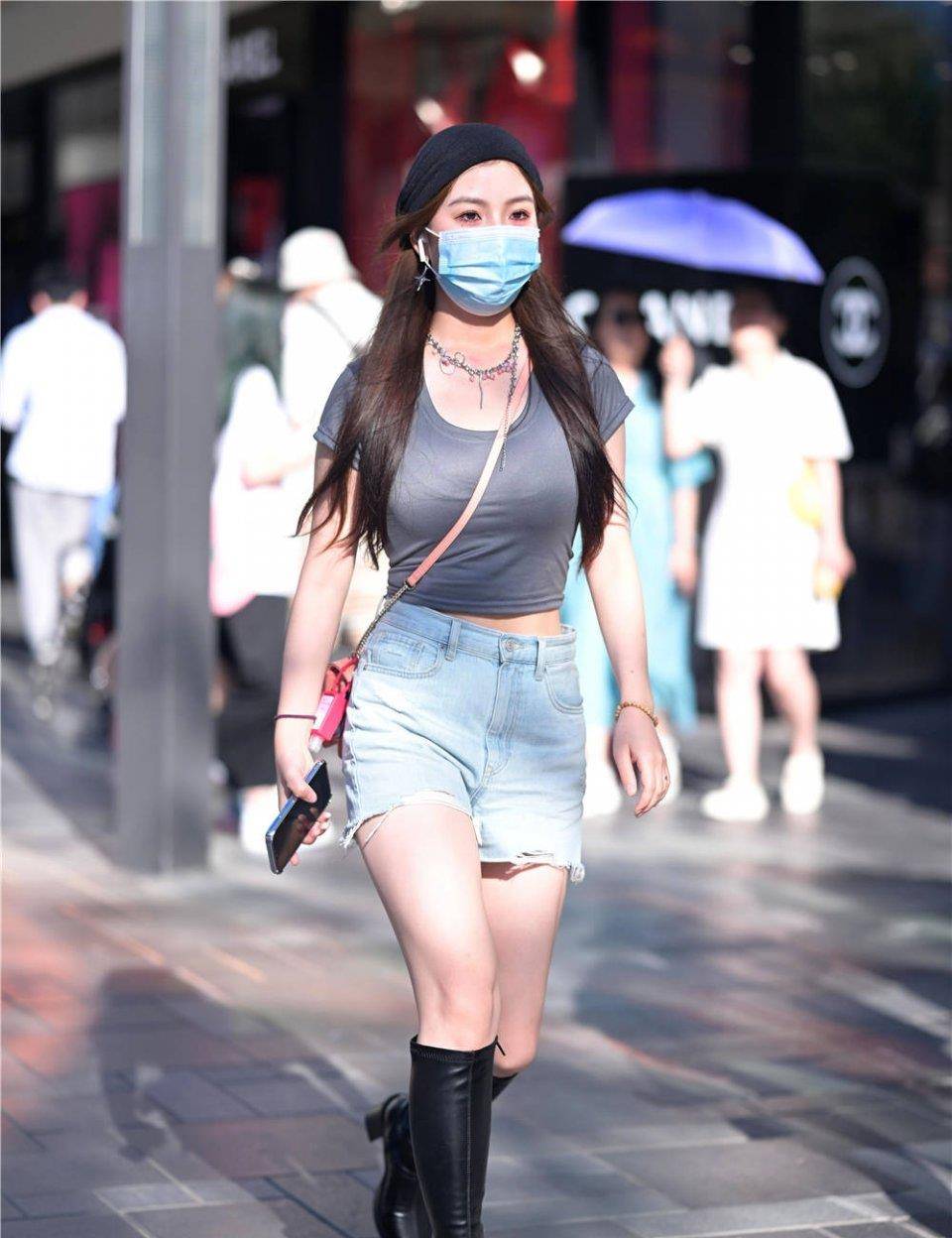 运动鞋|如果没有搭配短裤，是不是觉得夏季不完整呢？美女要展示美腿