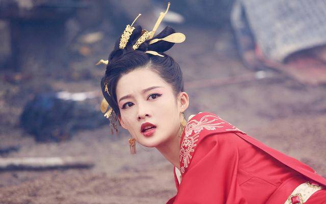 自律|李沁晒出自家豪宅,零食是“标配”却不担心长胖,家中有健身房