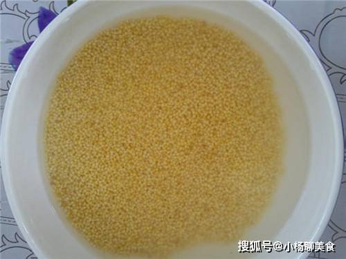 步骤|它是“米中黄金”,加上淀粉往锅里煎,是孩子最爱吃的零食!