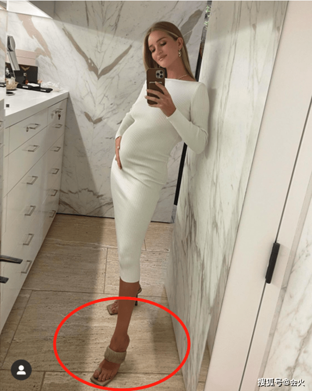 身材|斯坦森小二十岁娇妻晒孕照，脚踩恨天高捧大肚，穿紧身裙四肢纤细