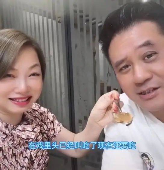 内地|?过气港星组团上演“情怀杀”，被网友嘲来内地捞金，只能靠卖情怀