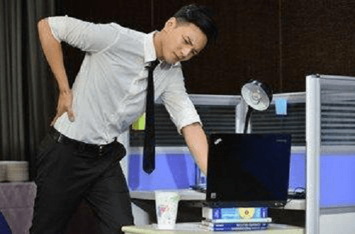 小时候|科治好:年纪轻轻的，怎么腰就不行了