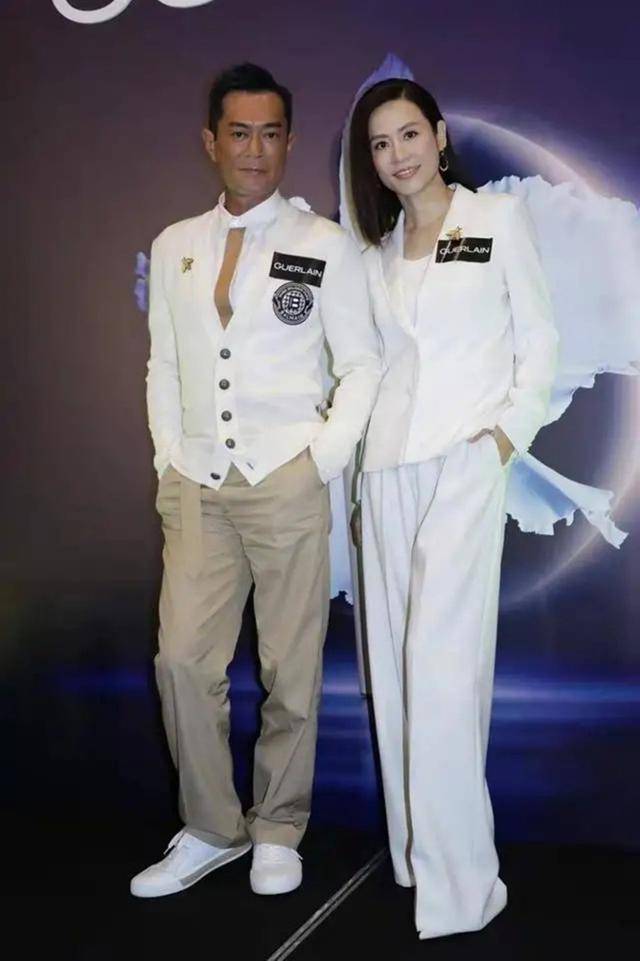 身材|古天乐与宣萱又穿“情侣装”，两人气质状态不减当年，CP感十足