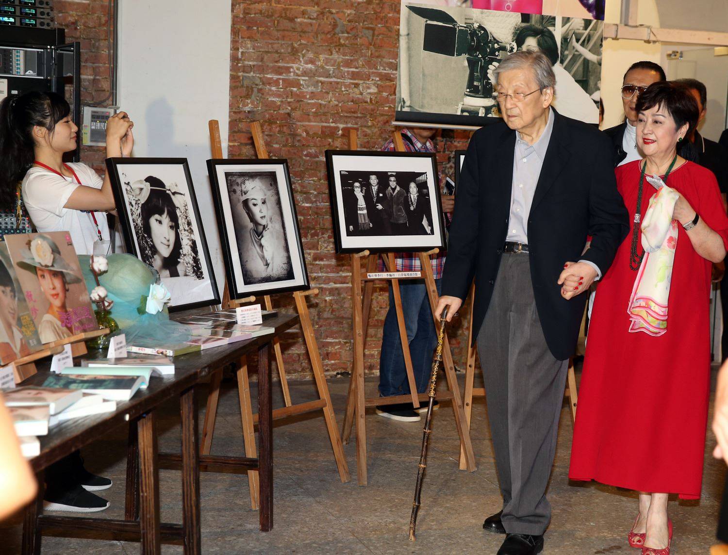 享年|一路走好！“台湾电影之父”李行病逝，享年91岁，曾捧红成龙妻子