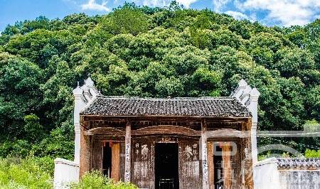 江西阳埠乡的老建筑，留有旧时参军标语极具特色，赣州地区很少见