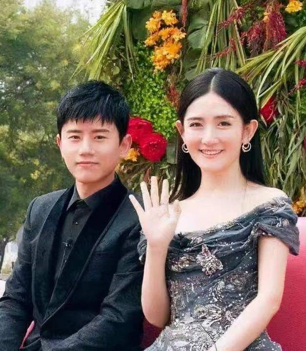 独栋|走进谢娜张杰的家，住着复式的独栋小别墅，平时谢娜还亲自通马桶