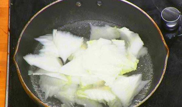 酸辣白菜帮家常做法简单 ab430530eeb04e9aaa8ef51c8dee116a.jpeg