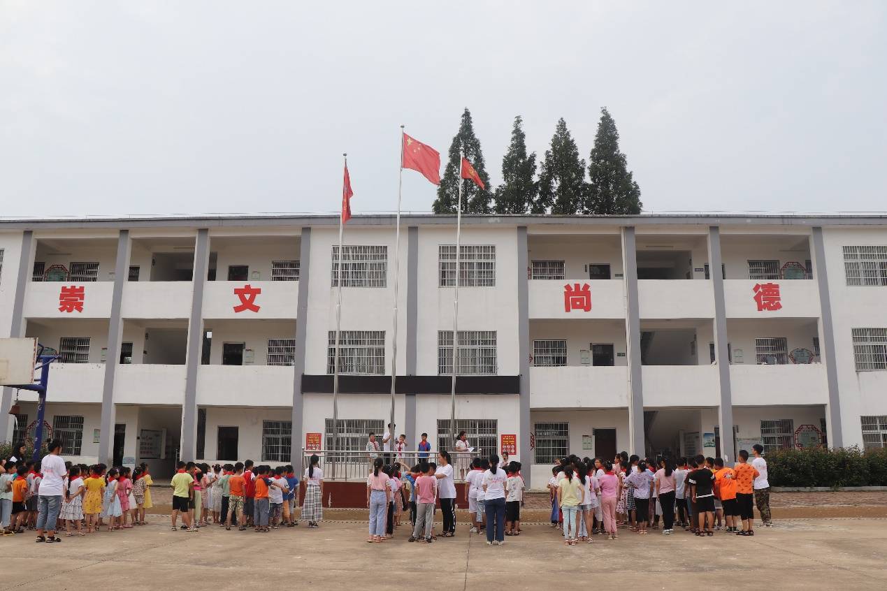 湖北学子三下乡:生在国旗下,大爱永无疆