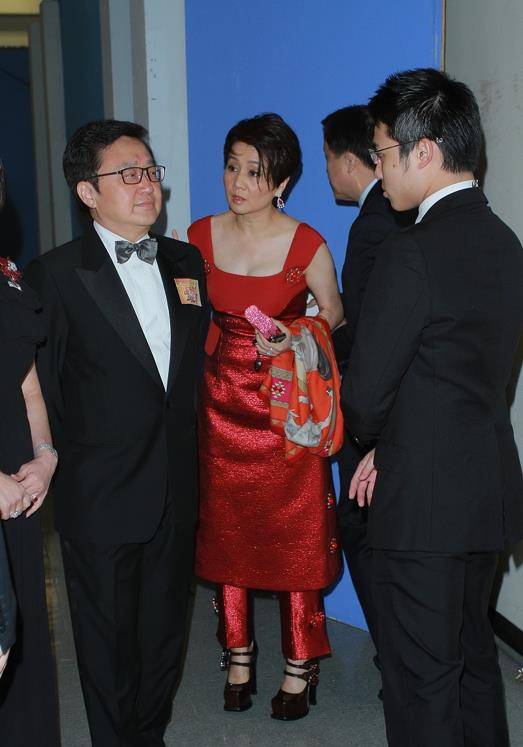 设计|“赌王四太”梁安琪确定60岁？怼脸拍一点皱纹都没有，保养得真好