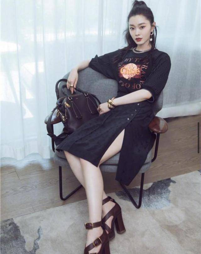 美眉|宋轶“火”起来不是没道理的，一袭吊带纱裙飘逸灵动，温婉动人