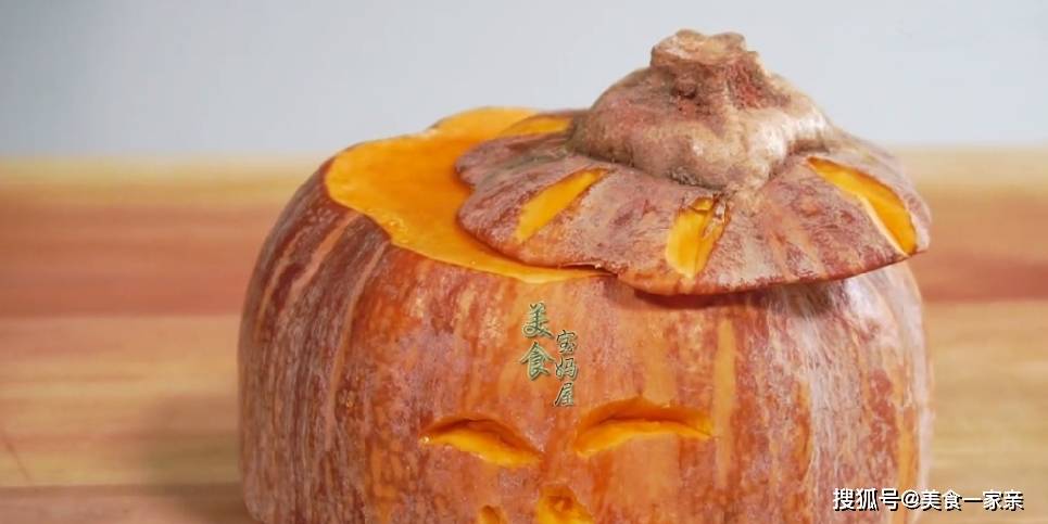 做法|半个南瓜一瓢面,不加水这样做出来的发糕,当早餐比面包松软营养